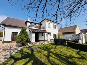 Prodej prostorného rodinného domu se zahradou – Pardubice, Ohrazenice.